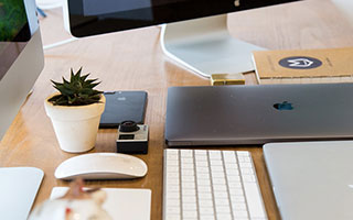 💥 争议： 某UFC比赛的判定结果引发巨大争议，赛后指控裁判“收受贿赂”！